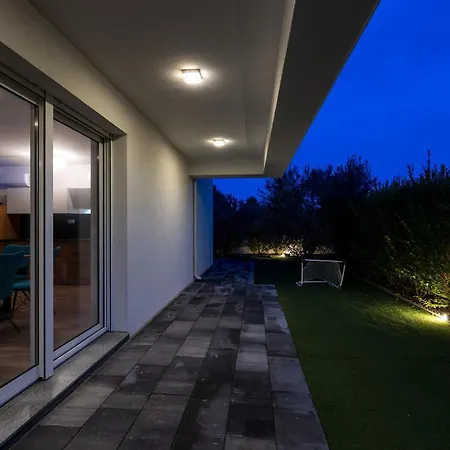 Pandora Villas- -happy