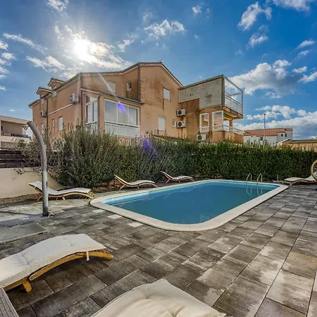 Pandora Villas- -happy *