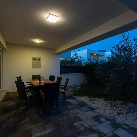 Pandora Villas- -happy